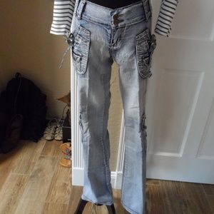Detailed Bell Bottom Jeans